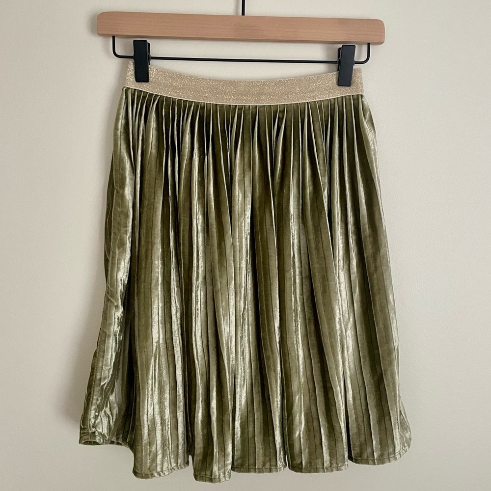 Gymboree velour skirt - girls size medium - sage green - great used condition